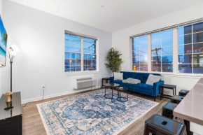 Urban Luxury Condo: 20 Mins to NYC (Gym, Laundry)